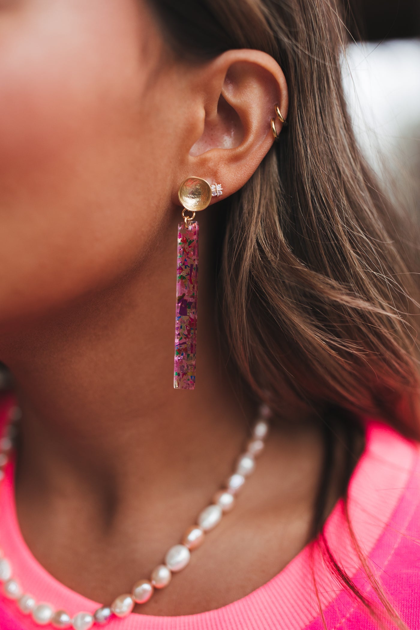 Virtue Jewelry Hammered Post w/ Acrylic Bar Earrings - Pink Party