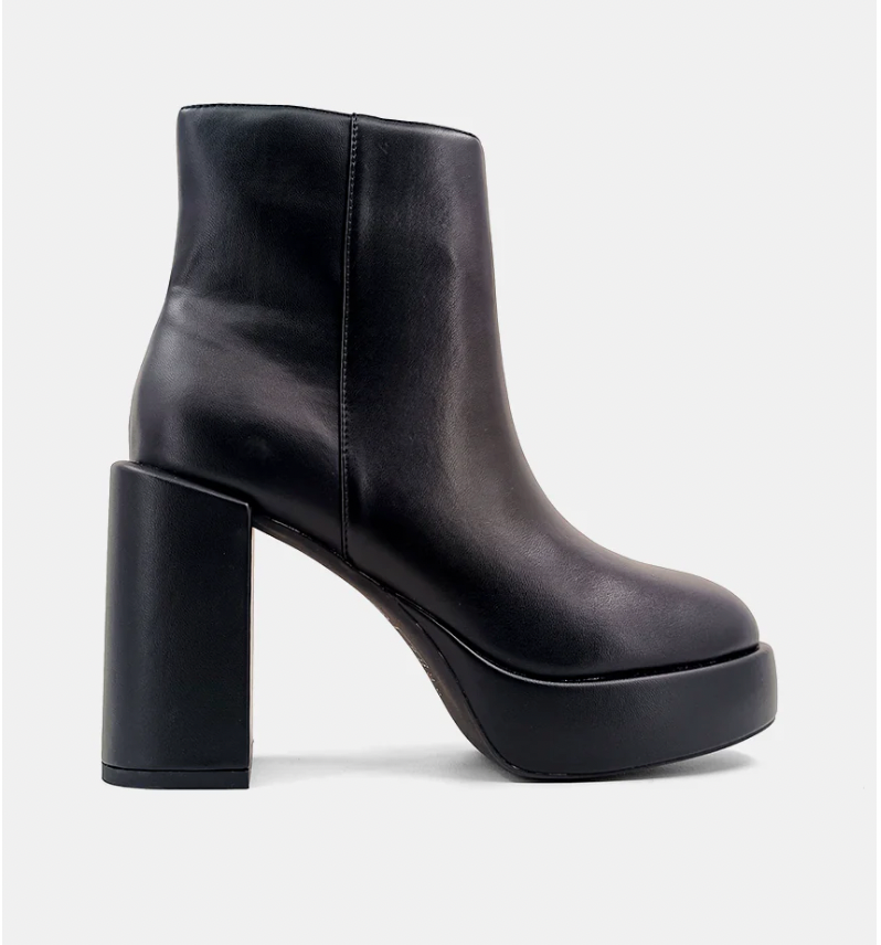 ShuShop Violet Boots in Black