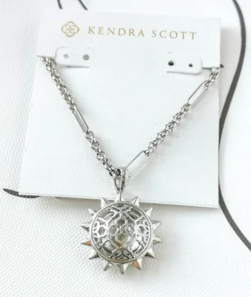 Kendra Scott Sienna Sun Pendant Necklace in Silver