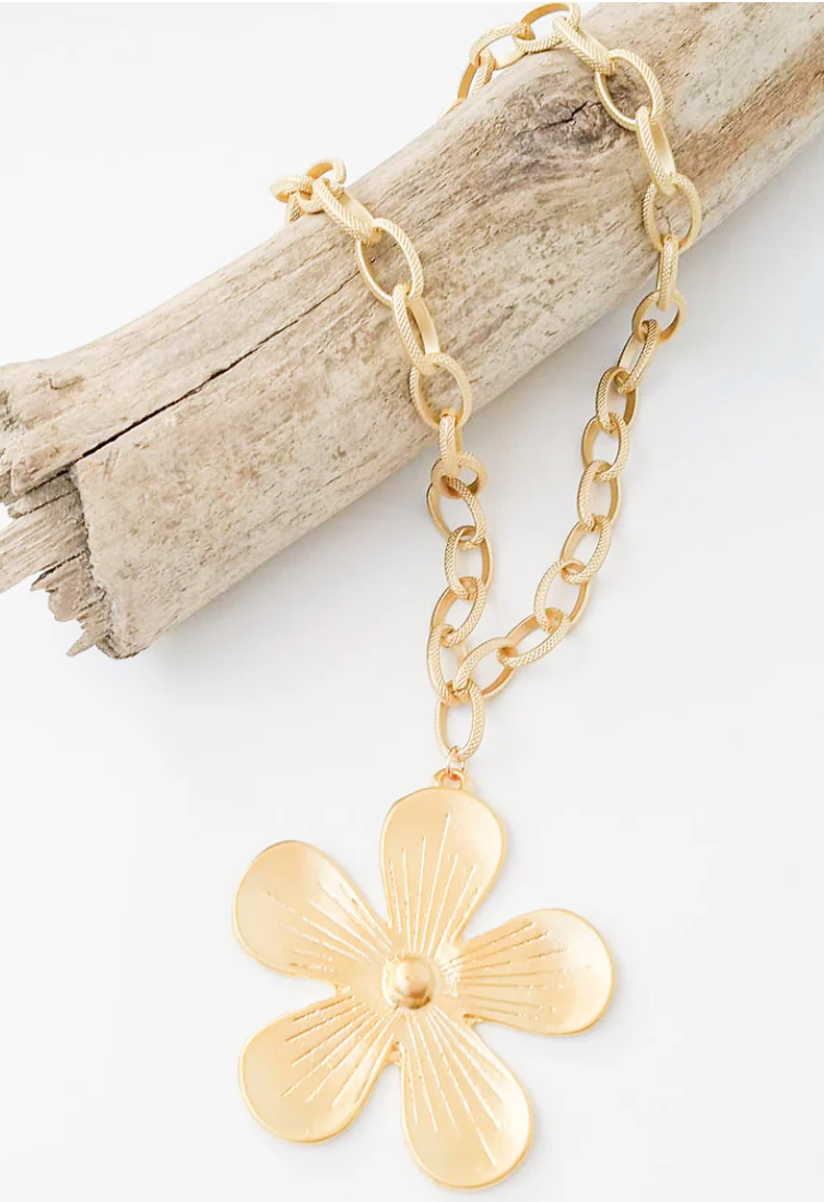 Virtue Jewelry Gold Etched Chain Large Daisy Necklace