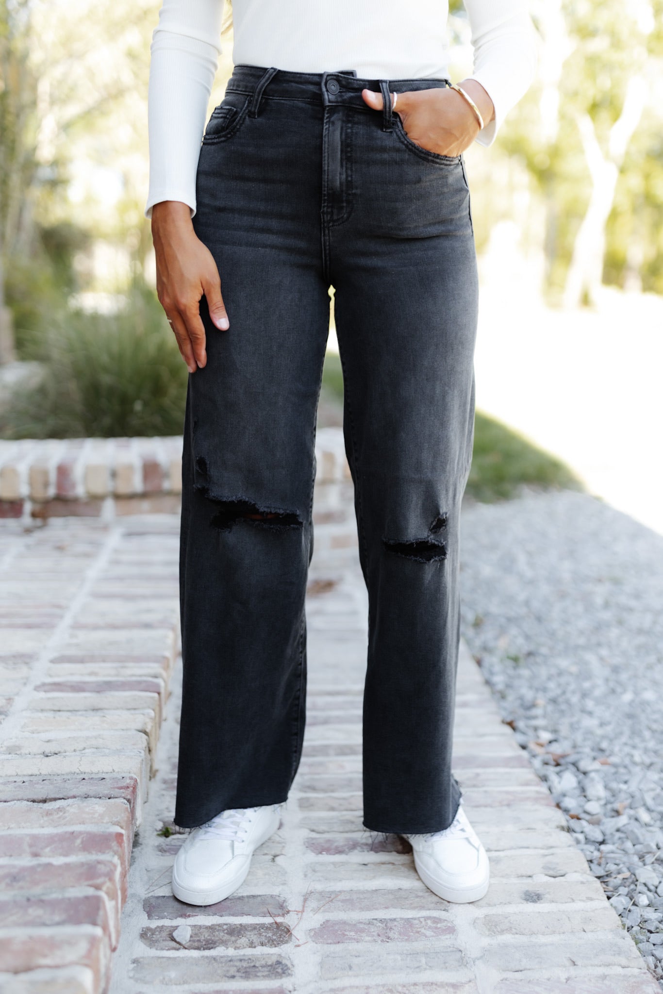HIdden Charcoal Washed Knee Distressed Wideleg Jean